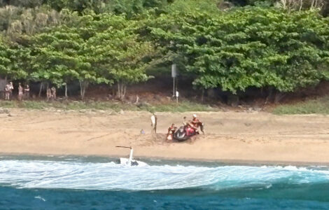Pilot says Hawaii tour helicopter vibrated and spun before crash killed 3